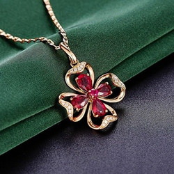 ルビーのジュエリー